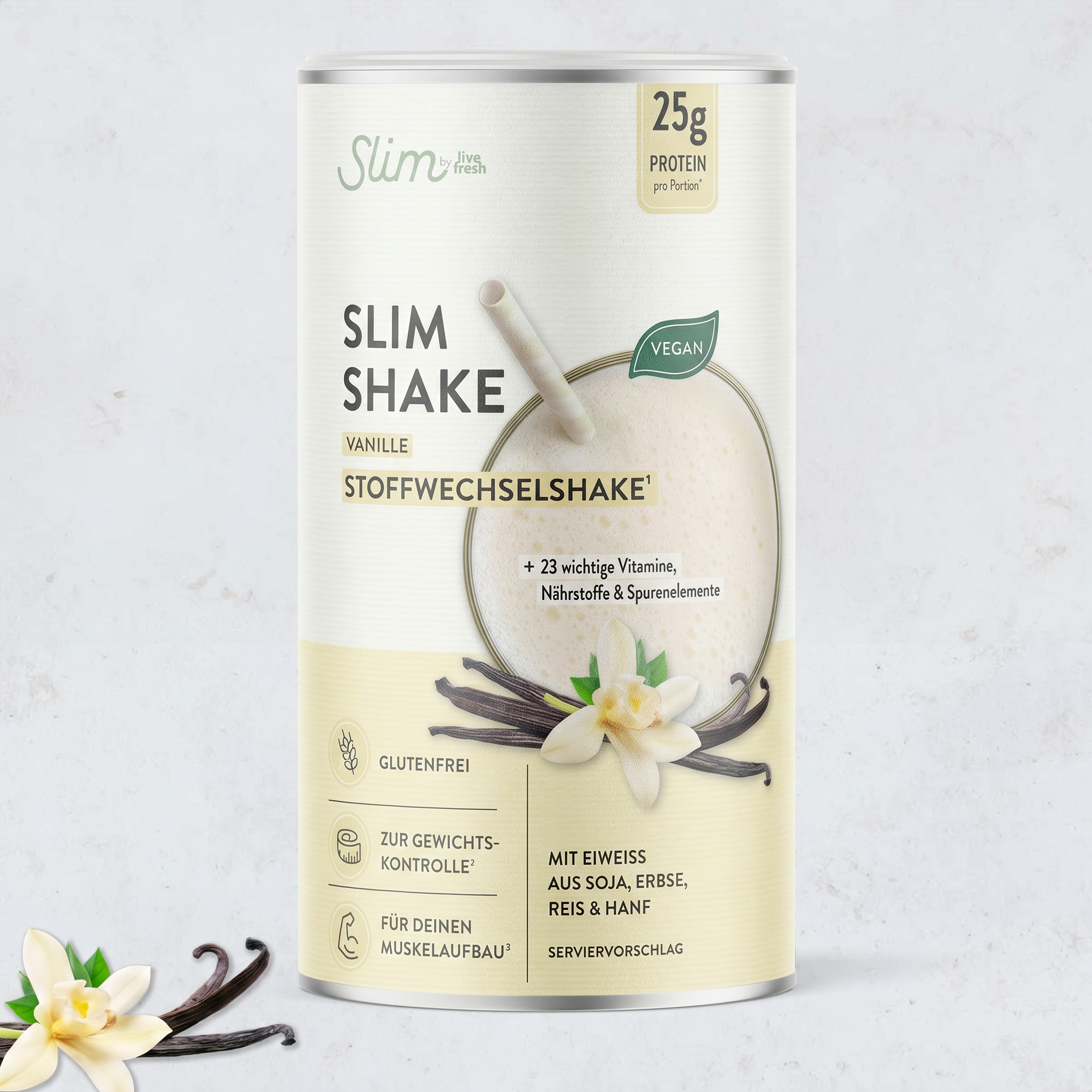 Dose „Slim by live fresh Slim Shake Vanille“ mit Vanilleblüte und Vanilleschoten auf hellem Hintergrund. Auf der Verpackung steht „25g Protein pro Portion“, „Vegan“, „Stoffwechselshake“ und „+ 23 wichtige Vitamine, Nährstoffe & Spurenelemente“.